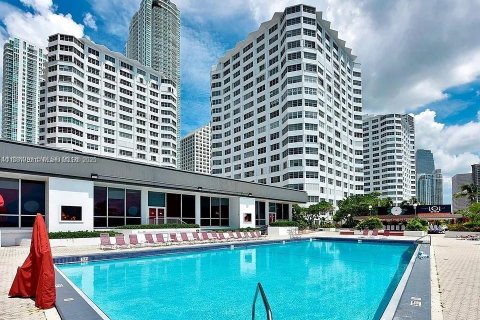 Condominio en alquiler en Miami, Florida, 2 dormitorios, 91.97 m2 № 1924732 - foto 28