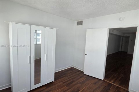 Condominio en alquiler en Miami, Florida, 2 dormitorios, 91.97 m2 № 1924732 - foto 10