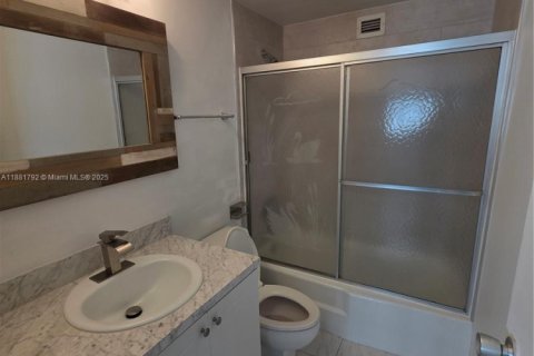 Condominio en alquiler en Miami, Florida, 2 dormitorios, 91.97 m2 № 1924732 - foto 18