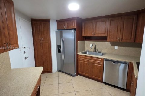 Condominio en alquiler en Miami, Florida, 2 dormitorios, 91.97 m2 № 1924732 - foto 7