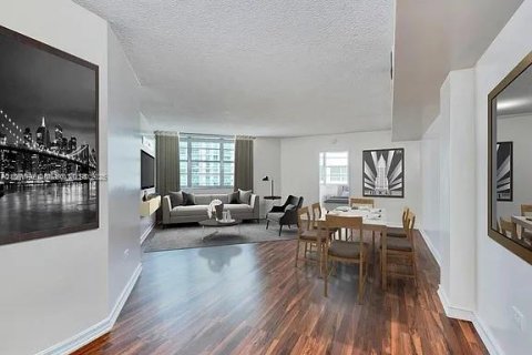 Condominio en alquiler en Miami, Florida, 2 dormitorios, 91.97 m2 № 1924732 - foto 2