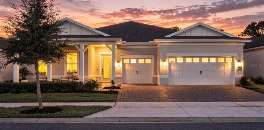 House in Winter Garden, Florida 3 bedrooms, 274.53 sq.m. № 2396206