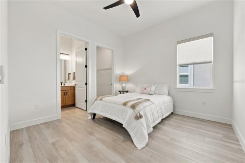 House in Winter Garden, Florida 3 bedrooms, 274.53 sq.m. № 2396206 - photo 12