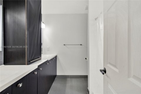 Touwnhouse à vendre à Miami, Floride: 3 chambres, 107.77 m2 № 1976664 - photo 26