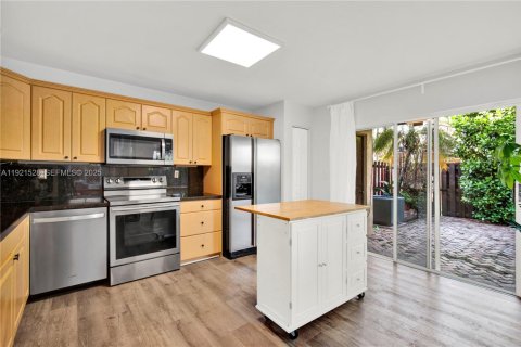 Touwnhouse à vendre à Miami, Floride: 3 chambres, 107.77 m2 № 1976664 - photo 17