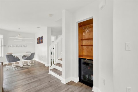 Touwnhouse à vendre à Miami, Floride: 3 chambres, 107.77 m2 № 1976664 - photo 14