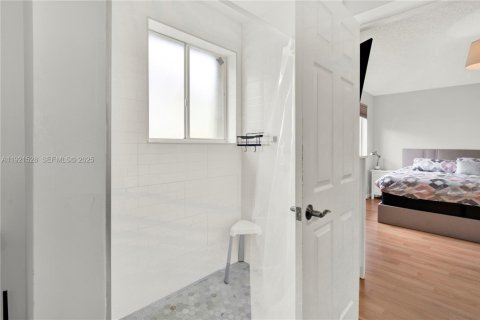 Touwnhouse à vendre à Miami, Floride: 3 chambres, 107.77 m2 № 1976664 - photo 28