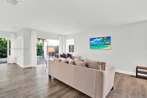 Touwnhouse à vendre à Miami, Floride: 3 chambres, 107.77 m2 № 1976664 - photo 6