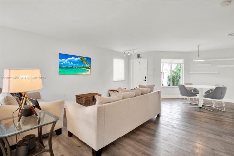 Touwnhouse à vendre à Miami, Floride: 3 chambres, 107.77 m2 № 1976664 - photo 8