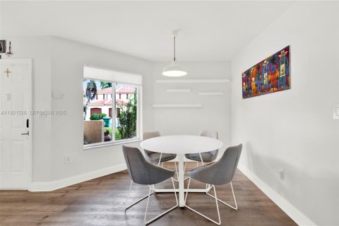 Touwnhouse à vendre à Miami, Floride: 3 chambres, 107.77 m2 № 1976664 - photo 9