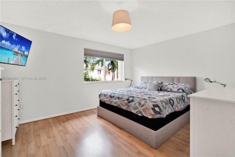 Touwnhouse à vendre à Miami, Floride: 3 chambres, 107.77 m2 № 1976664 - photo 24