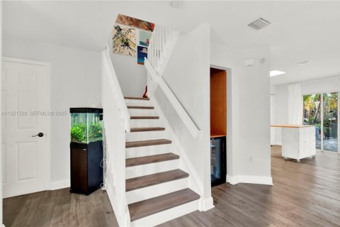 Touwnhouse à vendre à Miami, Floride: 3 chambres, 107.77 m2 № 1976664 - photo 11