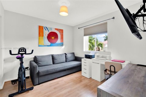 Touwnhouse à vendre à Miami, Floride: 3 chambres, 107.77 m2 № 1976664 - photo 23