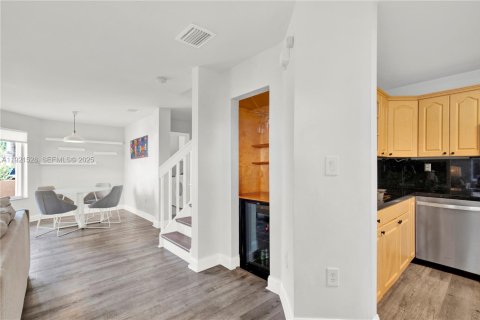 Touwnhouse à vendre à Miami, Floride: 3 chambres, 107.77 m2 № 1976664 - photo 16