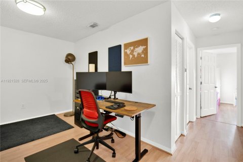 Touwnhouse à vendre à Miami, Floride: 3 chambres, 107.77 m2 № 1976664 - photo 20