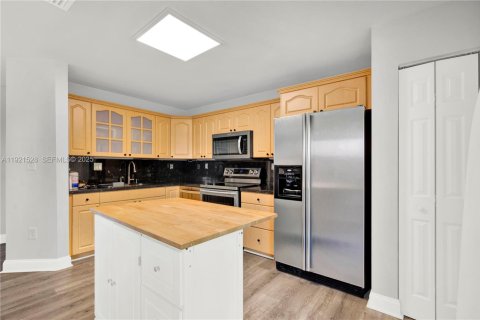 Touwnhouse à vendre à Miami, Floride: 3 chambres, 107.77 m2 № 1976664 - photo 18