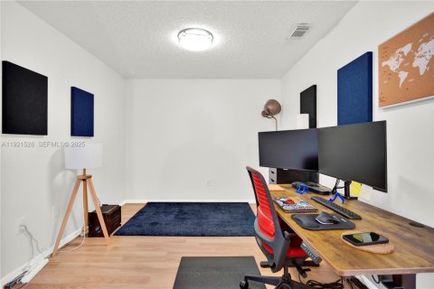 Touwnhouse à vendre à Miami, Floride: 3 chambres, 107.77 m2 № 1976664 - photo 19