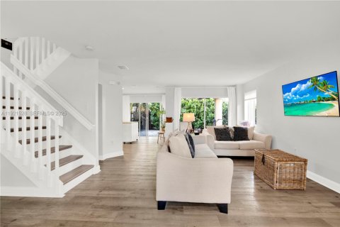 Touwnhouse à vendre à Miami, Floride: 3 chambres, 107.77 m2 № 1976664 - photo 5