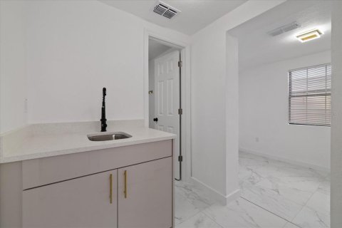 Villa ou maison à vendre à Tampa, Floride: 4 chambres, 108.97 m2 № 2389266 - photo 16