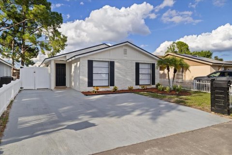 Villa ou maison à vendre à Tampa, Floride: 4 chambres, 108.97 m2 № 2389266 - photo 2