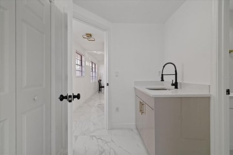Villa ou maison à vendre à Tampa, Floride: 4 chambres, 108.97 m2 № 2389266 - photo 17