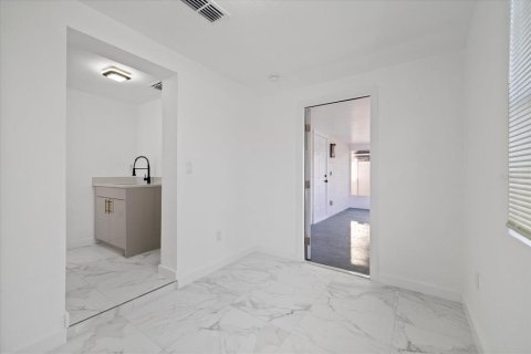 Villa ou maison à vendre à Tampa, Floride: 4 chambres, 108.97 m2 № 2389266 - photo 21