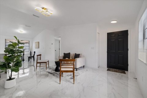 Villa ou maison à vendre à Tampa, Floride: 4 chambres, 108.97 m2 № 2389266 - photo 5