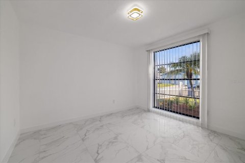 Villa ou maison à vendre à Tampa, Floride: 4 chambres, 108.97 m2 № 2389266 - photo 28