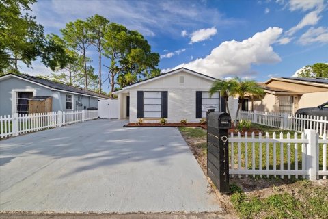 Villa ou maison à Tampa, Floride 4 chambres, 108.97 m2 № 2389266
