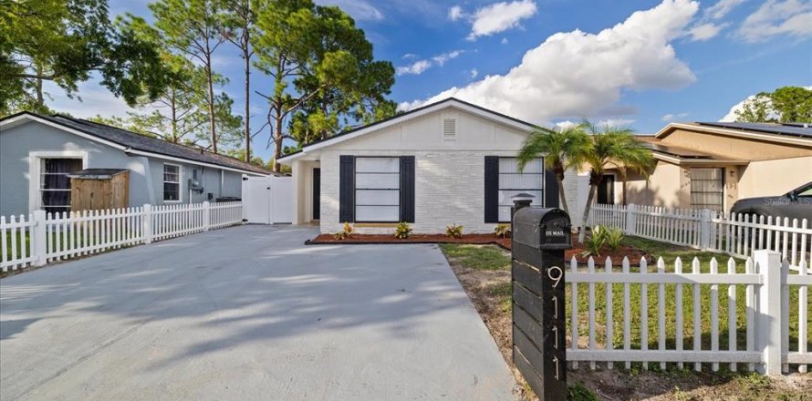 Villa ou maison à Tampa, Floride 4 chambres, 108.97 m2 № 2389266
