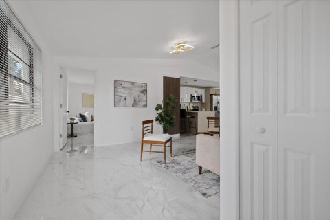 Villa ou maison à vendre à Tampa, Floride: 4 chambres, 108.97 m2 № 2389266 - photo 4