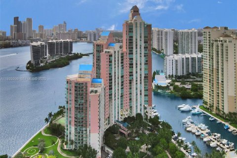 Copropriété à vendre à Aventura, Floride: 3 chambres, 197.88 m2 № 2169427 - photo 4