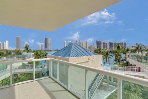 Copropriété à vendre à Aventura, Floride: 3 chambres, 197.88 m2 № 2169427 - photo 19