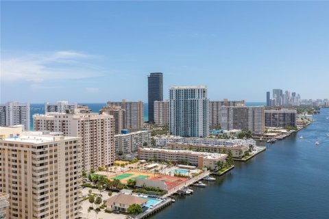 Copropriété à louer à Hallandale Beach, Floride: 3 chambres, 146.51 m2 № 1871693 - photo 4