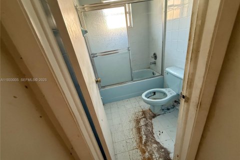 House in Miami, Florida 2 bedrooms, 137.96 sq.m. № 1992360 - photo 22