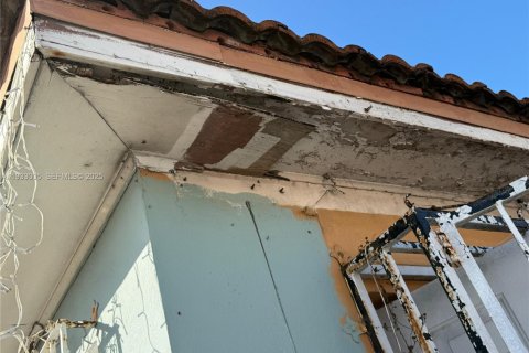 House in Miami, Florida 2 bedrooms, 137.96 sq.m. № 1992360 - photo 6