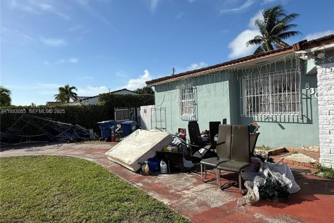 House in Miami, Florida 2 bedrooms, 137.96 sq.m. № 1992360 - photo 2