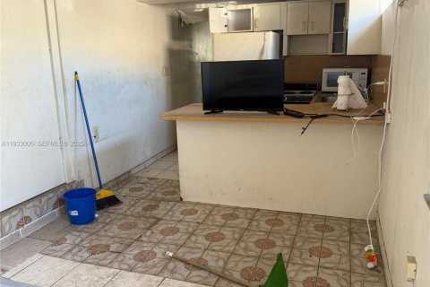House in Miami, Florida 2 bedrooms, 137.96 sq.m. № 1992360 - photo 11