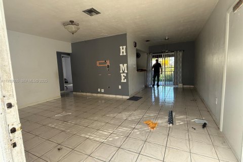 House in Miami, Florida 2 bedrooms, 137.96 sq.m. № 1992360 - photo 19