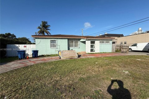 House in Miami, Florida 2 bedrooms, 137.96 sq.m. № 1992360 - photo 4