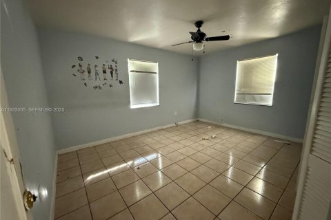 House in Miami, Florida 2 bedrooms, 137.96 sq.m. № 1992360 - photo 16