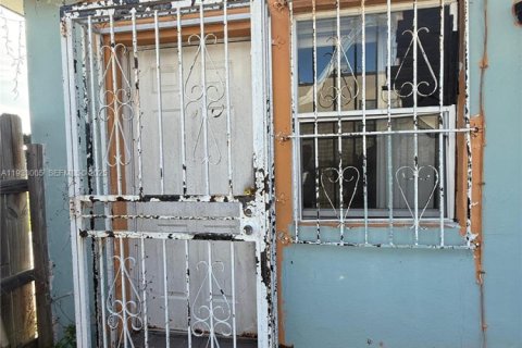 House in Miami, Florida 2 bedrooms, 137.96 sq.m. № 1992360 - photo 7