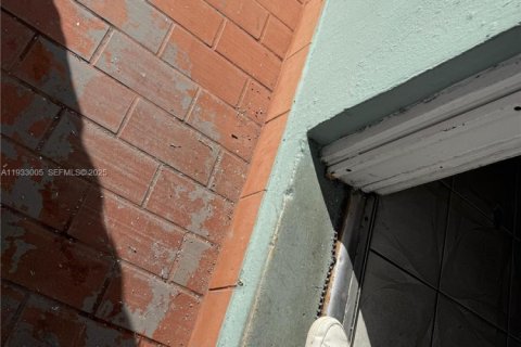 House in Miami, Florida 2 bedrooms, 137.96 sq.m. № 1992360 - photo 24