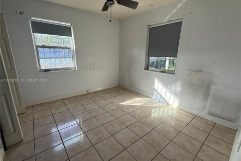 House in Miami, Florida 2 bedrooms, 137.96 sq.m. № 1992360 - photo 15