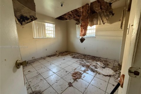 House in Miami, Florida 2 bedrooms, 137.96 sq.m. № 1992360 - photo 13