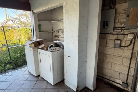 House in Miami, Florida 2 bedrooms, 137.96 sq.m. № 1992360 - photo 20