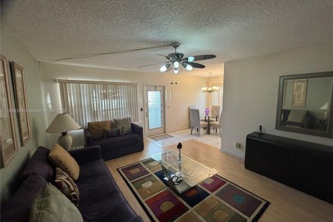 Condo in Boca Raton, Florida, 2 bedrooms  № 1694368 - photo 1