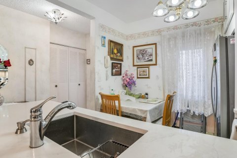 Купить кондоминиум в Лодердейл-Лейкс, Флорида 1 комната, 87.7м2, № 2245671 - фото 10