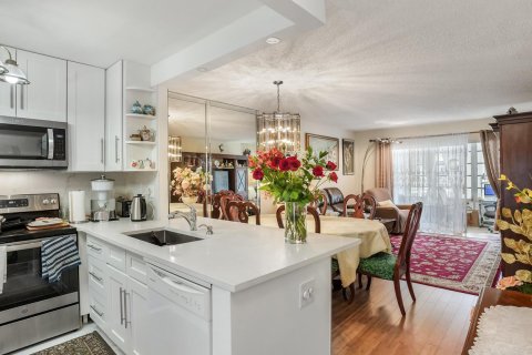 Condominio en Lauderdale Lakes, Florida, 2 dormitorios № 2245671