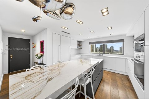 Снять в аренду кондоминиум в Майами, Флорида 2 спальни, 202.34м2, № 2030269 - фото 6